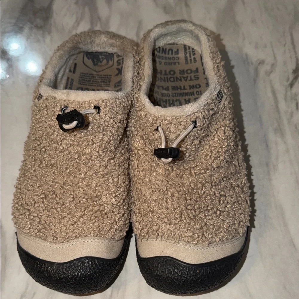 KEEN Women’s Howser III Teddy Fur Slip On Comfy Indoor Outdoor Slides Shoes NEW - Picture 5 of 8